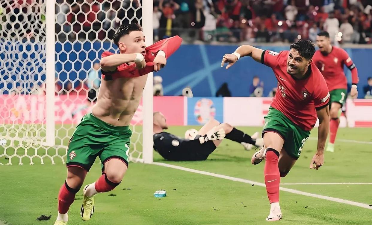 KAIYUNSPORTS官方账号登录包含托特纳姆关键时刻临场应变C罗在德国队比赛中连败，皇家马德里清晨队长鼓劲看傻球迷的词条